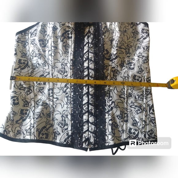 Corset Black and White Skull Pirate - Picture 7 of 8